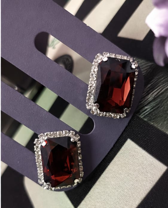 [NG-ER-019] Crimson royal studs