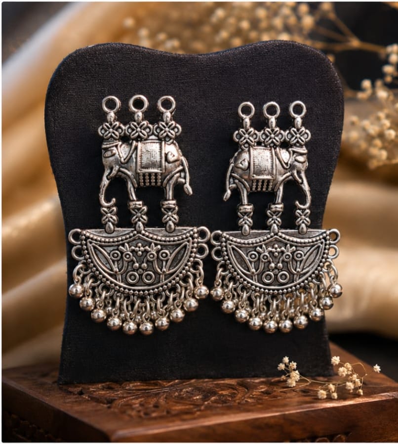 [NG-ER-026] Elephant motif oxidised