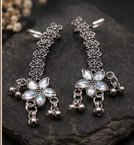 [NG-ER-0043] Moonlit floral ear cuff